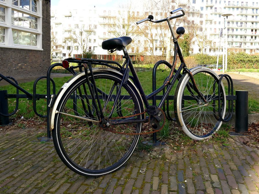 Fahrrad im Ständer gegen umfallen sichern