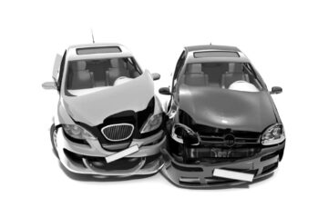 Verkehrsunfall – Haftungsverteilung eines nach links Abbiegenden mit einem Überholer