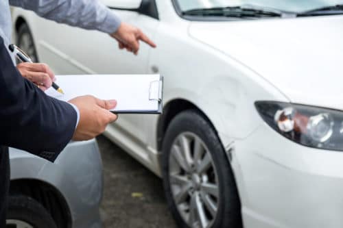 Schadensminderungspflicht bei Unfallfahrzeugveräußerung zum ausgewiesenen Restwert