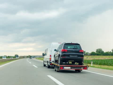 Verkehrsunfall - Angemessenheit von Abschlepp- und Mietwagenkosten