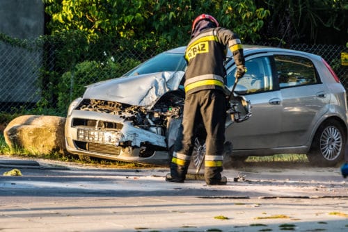 Verkehrsunfall - Beseitigung ölhaltiger Betriebsstoffe auf einer Kreisstraße