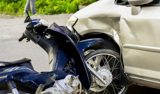Verkehrsunfall – Linksabbiegerkollision mit einem zum Überholen ansetzenden Kradfahrer