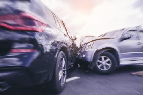 Verkehrsunfall -Kollision mit Fahrstreifen wechselnden vorfahrtsberechtigten Fahrzeug