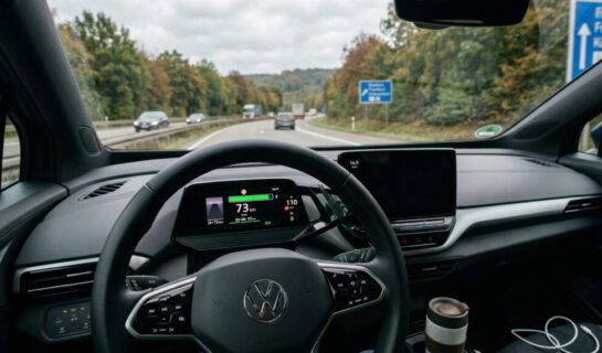 Rücktritt vom E-Auto-Kaufvertrag: Wann die Reichweite als Mangel gilt