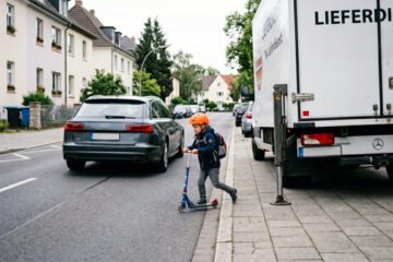 Unfall mit Kind wegen Gehwegblockade: Blockierer haftet zu 1/3